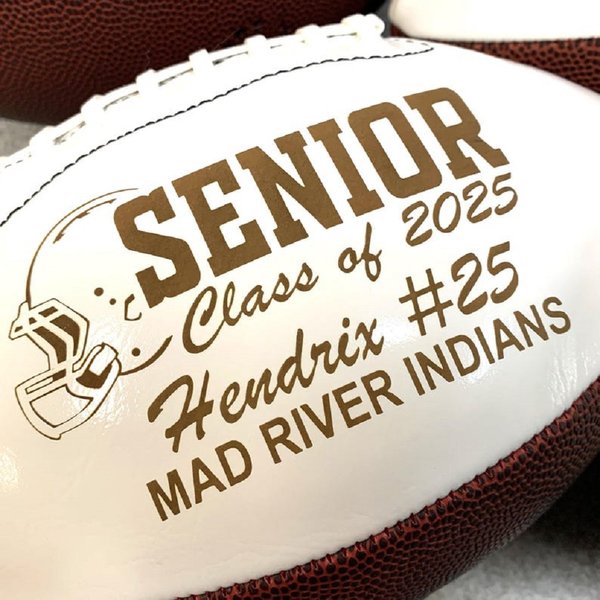 Ballon de football en cuir personnalisé avec nom et numéro, souvenir d'entraînement de compétition, souvenir de senior, cadeau d'anniversaire pour les fans de sport/joueurs.