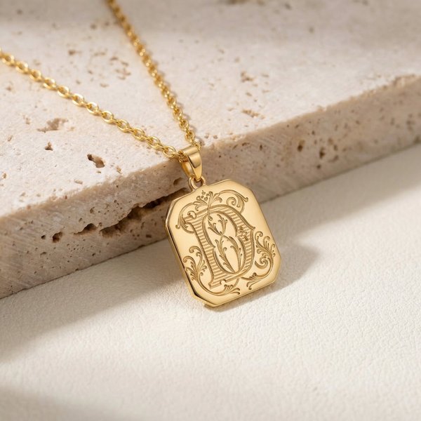 Collier Victorien Personnalisé avec Pendentif Lettre Ornée et Gravure au dos, Cadeau Elégant pour Graduation/Birthday