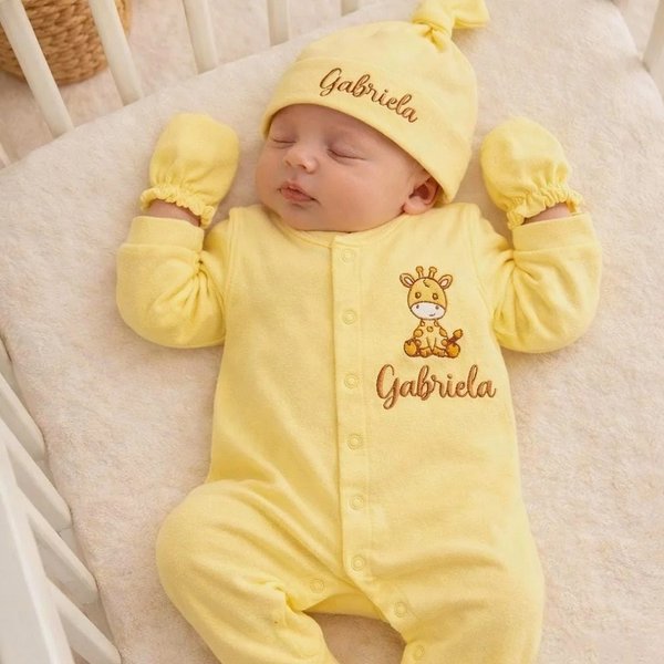 Onesie de bébé Girafe brodée personnalisée avec nom, ensemble de retour à la maison pour nouveau-né, tenue d'hôpital neutre, cadeau pour nouveau-né/nouvelle maman
