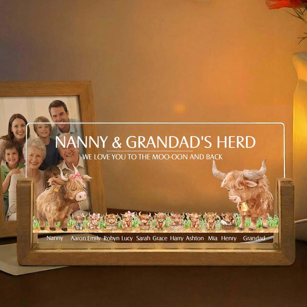 Personalized Highland Cow Family LED Night Light with Names and Wooden Base Home Decor Mother's Day Father's Day Gift for Mom Dad