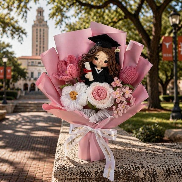 Personalized Crochet Graduation Bouquet with Custom Doll & Flowers, Class of 2026 Handmade Keepsake, Graduation Day Gift for Her/Him/Grad