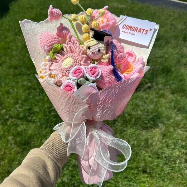 Bouquet de fin d'études au crochet avec poupée personnalisée, souvenir de fin d'études de la classe 2026, cadeau de fin d'études