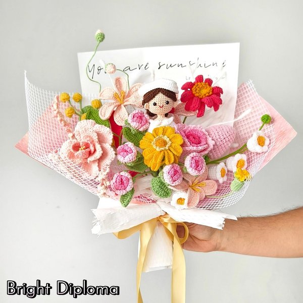 Handmade Nurse Crochet Flower Bouquet, Amigurumi Flower with Customizable Doll, Nursing Student Pinning Ceremony Keepsake, Appreciation Gift for Nurse