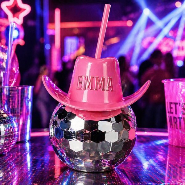 Coupe de boules de disco de cowboy personnalisée avec nom et couvercle de chapeau, gobelet de boules de disco rose avec paille, cadeau d'enterrement de vie de jeune fille, d'anniversaire ou de fête we